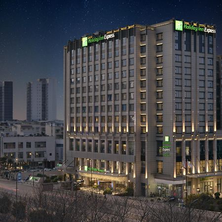 Holiday Inn Express Chengdu Huanhuaxi By Ihg-Near Jinsha Site Musem,Near Wuhou Temple Museum,Welcome Drinks,Free Gym,Free Self-Service Laundry تشنجدو المظهر الخارجي الصورة