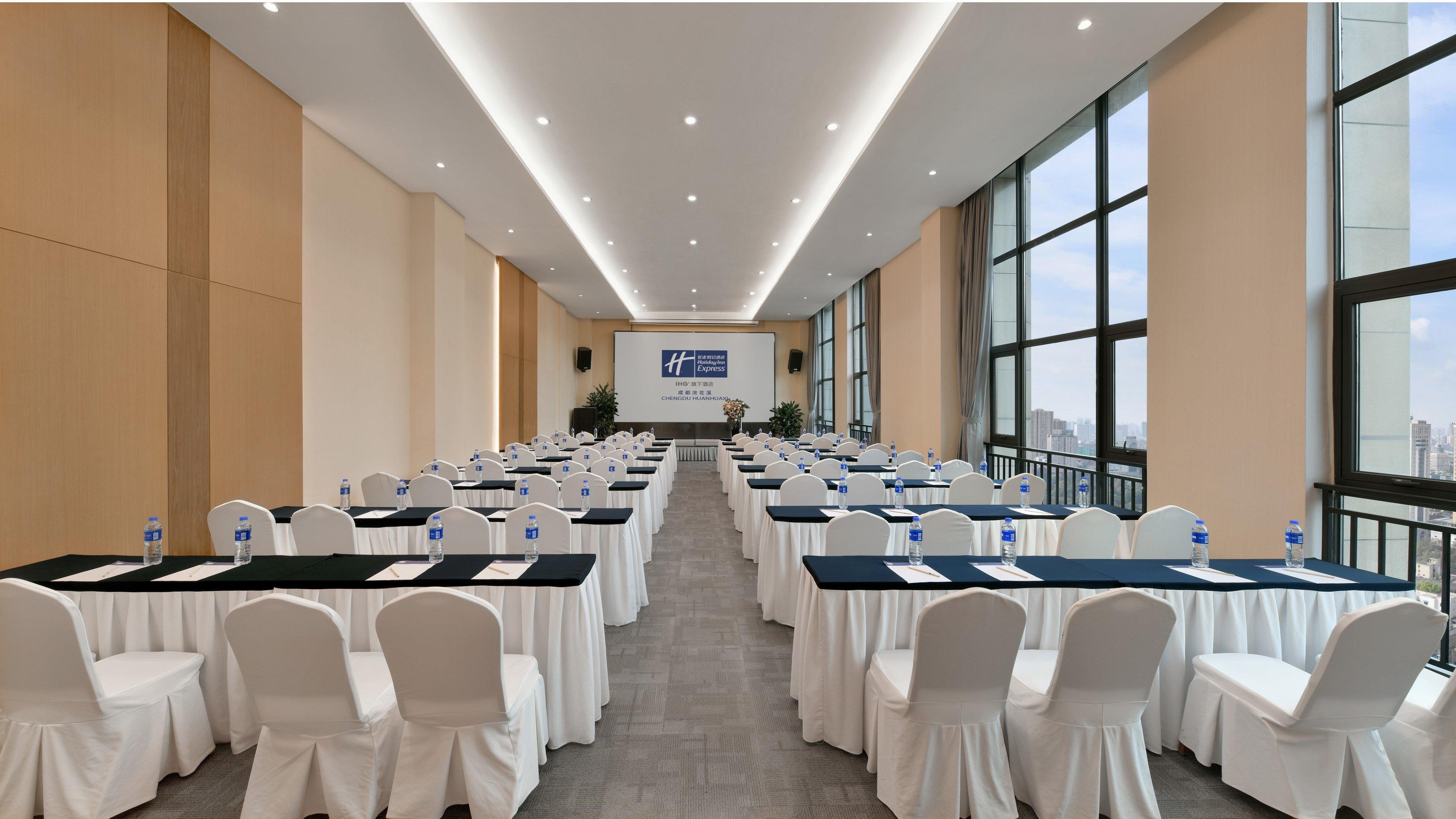 Holiday Inn Express Chengdu Huanhuaxi By Ihg-Near Jinsha Site Musem,Near Wuhou Temple Museum,Welcome Drinks,Free Gym,Free Self-Service Laundry تشنجدو المظهر الخارجي الصورة