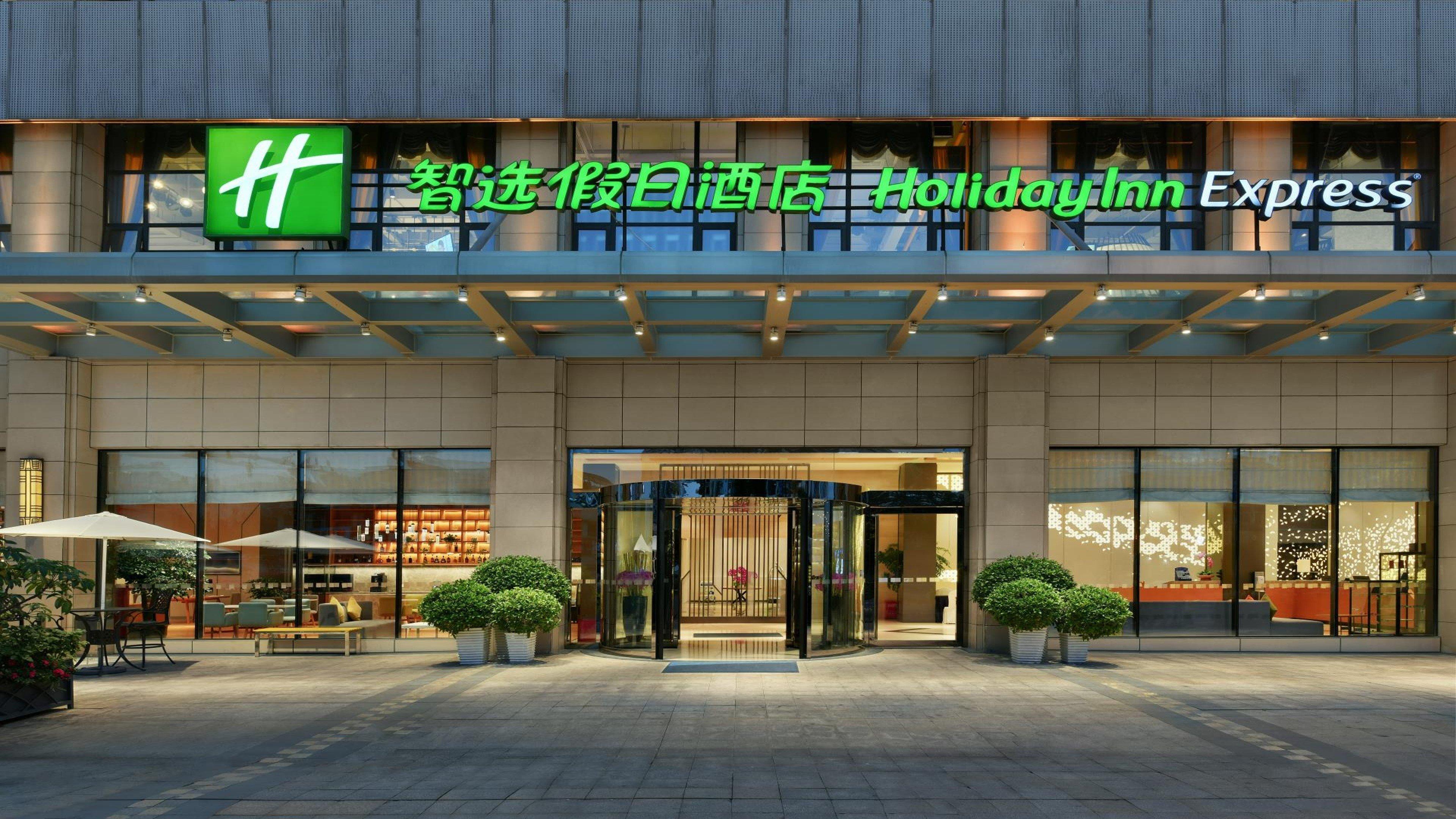 Holiday Inn Express Chengdu Huanhuaxi By Ihg-Near Jinsha Site Musem,Near Wuhou Temple Museum,Welcome Drinks,Free Gym,Free Self-Service Laundry تشنجدو المظهر الخارجي الصورة