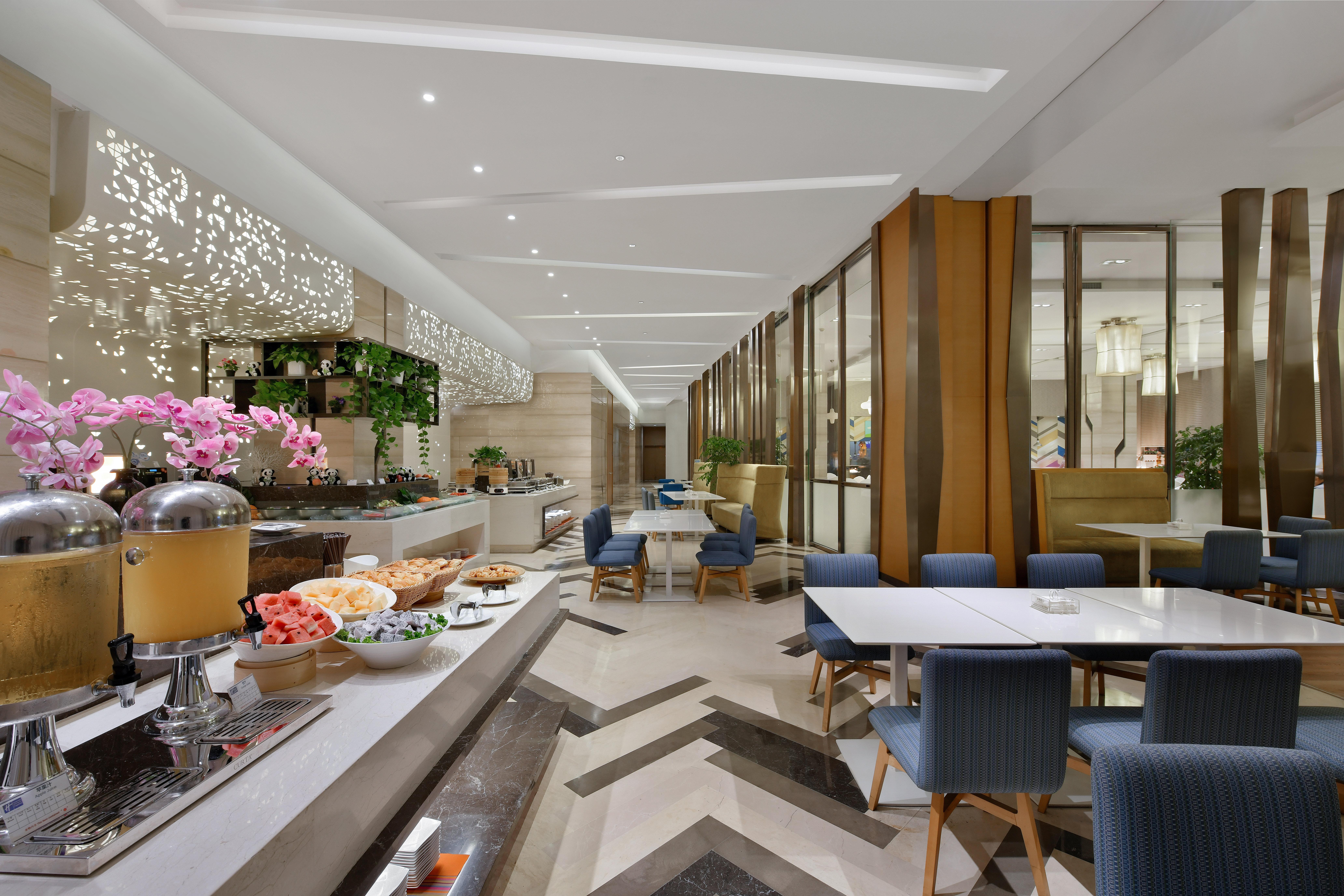 Holiday Inn Express Chengdu Huanhuaxi By Ihg-Near Jinsha Site Musem,Near Wuhou Temple Museum,Welcome Drinks,Free Gym,Free Self-Service Laundry تشنجدو المظهر الخارجي الصورة