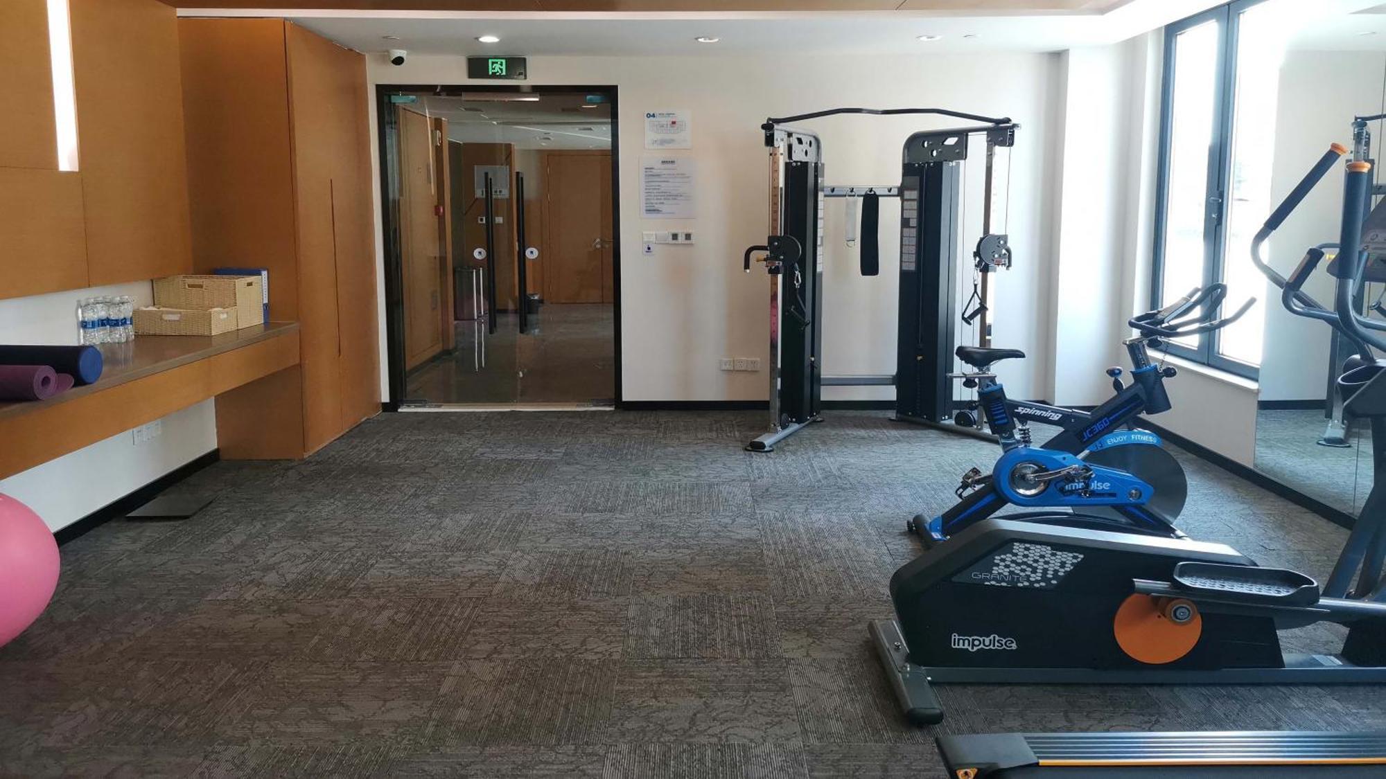 Holiday Inn Express Chengdu Huanhuaxi By Ihg-Near Jinsha Site Musem,Near Wuhou Temple Museum,Welcome Drinks,Free Gym,Free Self-Service Laundry تشنجدو المظهر الخارجي الصورة