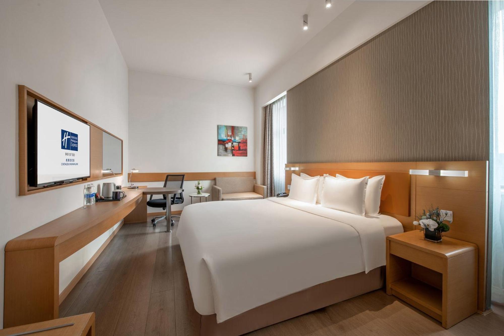 Holiday Inn Express Chengdu Huanhuaxi By Ihg-Near Jinsha Site Musem,Near Wuhou Temple Museum,Welcome Drinks,Free Gym,Free Self-Service Laundry تشنجدو المظهر الخارجي الصورة