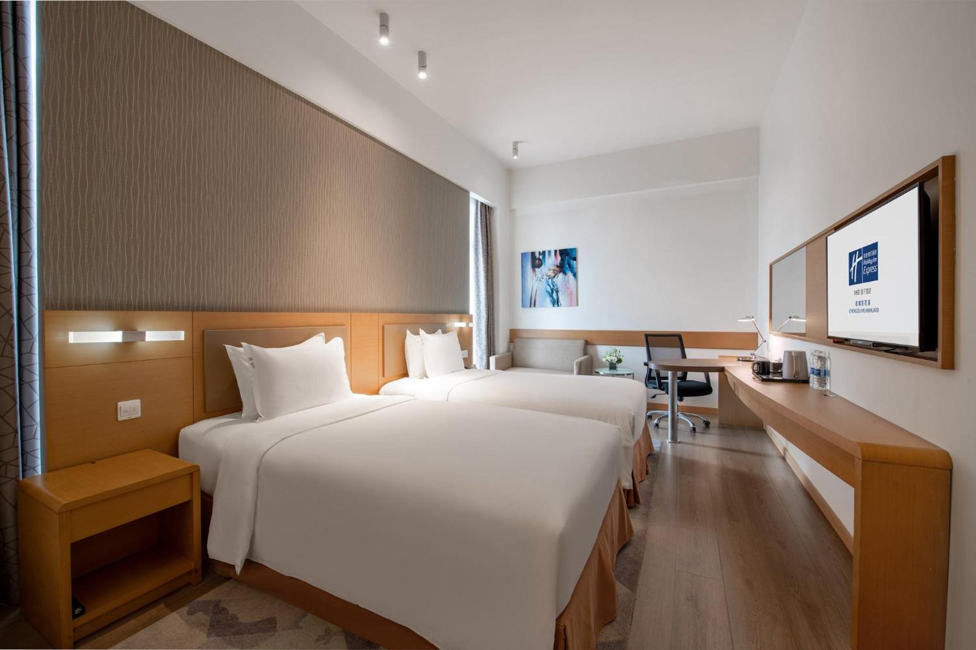 Holiday Inn Express Chengdu Huanhuaxi By Ihg-Near Jinsha Site Musem,Near Wuhou Temple Museum,Welcome Drinks,Free Gym,Free Self-Service Laundry تشنجدو المظهر الخارجي الصورة