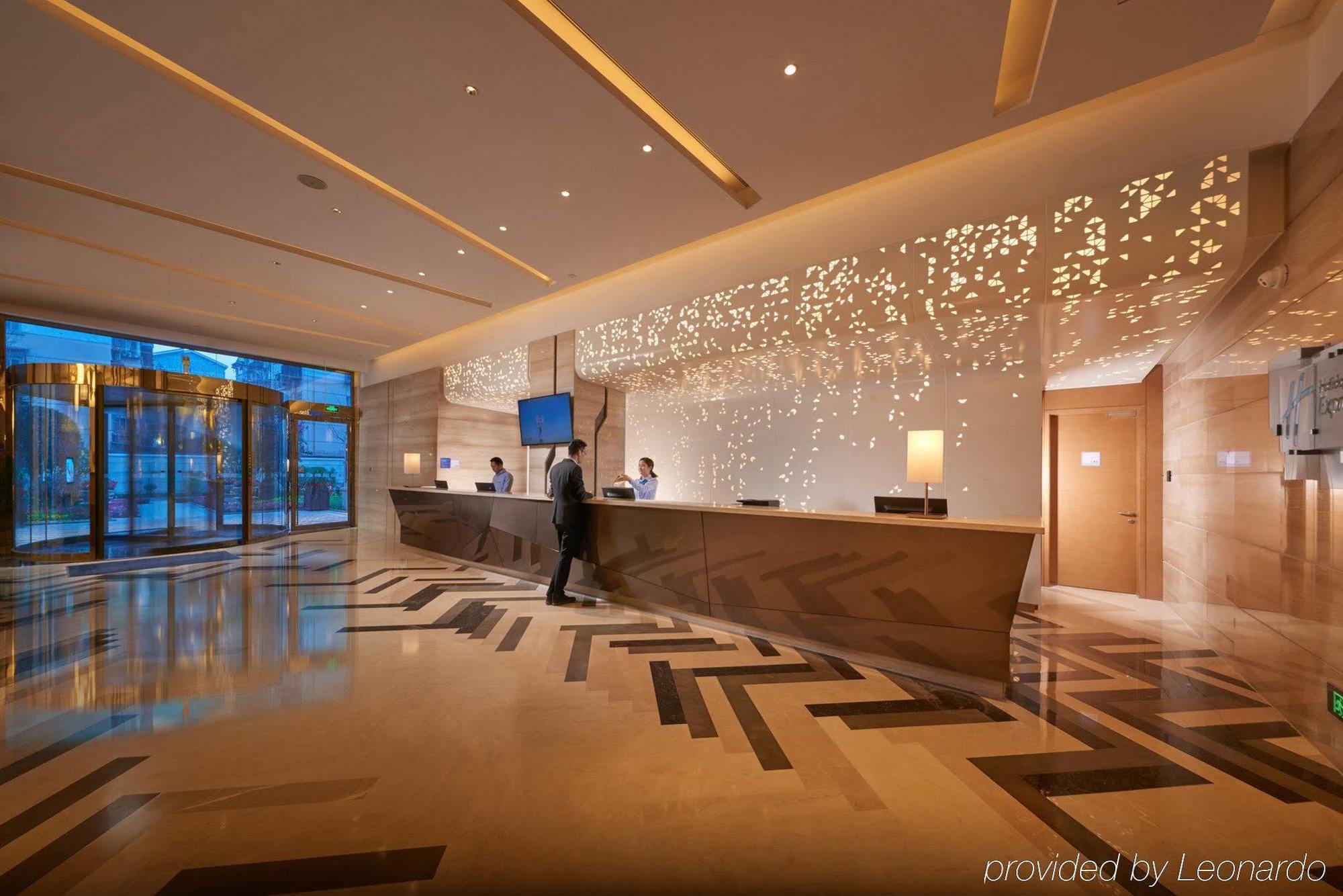 Holiday Inn Express Chengdu Huanhuaxi By Ihg-Near Jinsha Site Musem,Near Wuhou Temple Museum,Welcome Drinks,Free Gym,Free Self-Service Laundry تشنجدو المظهر الخارجي الصورة