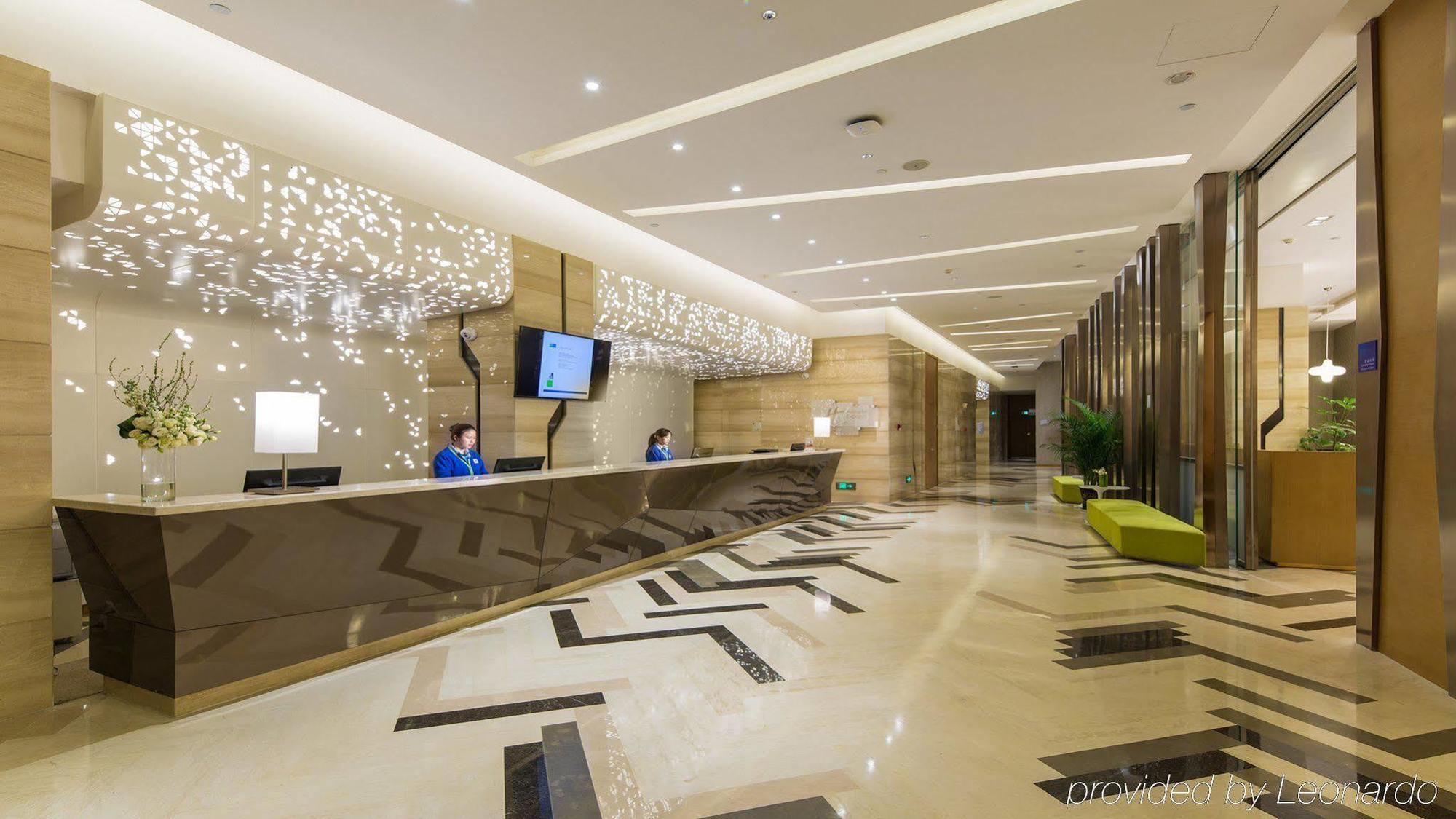 Holiday Inn Express Chengdu Huanhuaxi By Ihg-Near Jinsha Site Musem,Near Wuhou Temple Museum,Welcome Drinks,Free Gym,Free Self-Service Laundry تشنجدو المظهر الخارجي الصورة