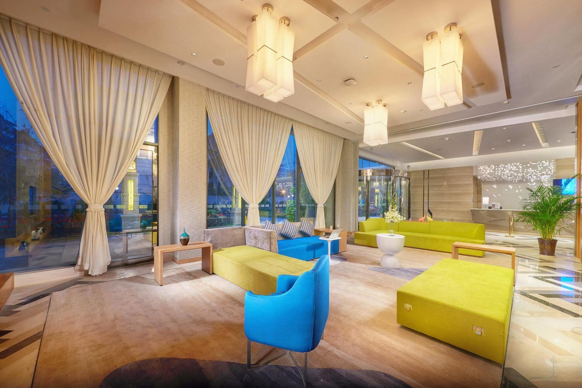Holiday Inn Express Chengdu Huanhuaxi By Ihg-Near Jinsha Site Musem,Near Wuhou Temple Museum,Welcome Drinks,Free Gym,Free Self-Service Laundry تشنجدو المظهر الخارجي الصورة