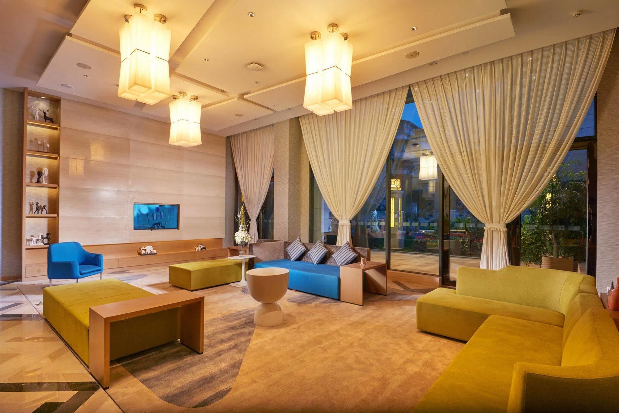 Holiday Inn Express Chengdu Huanhuaxi By Ihg-Near Jinsha Site Musem,Near Wuhou Temple Museum,Welcome Drinks,Free Gym,Free Self-Service Laundry تشنجدو المظهر الخارجي الصورة